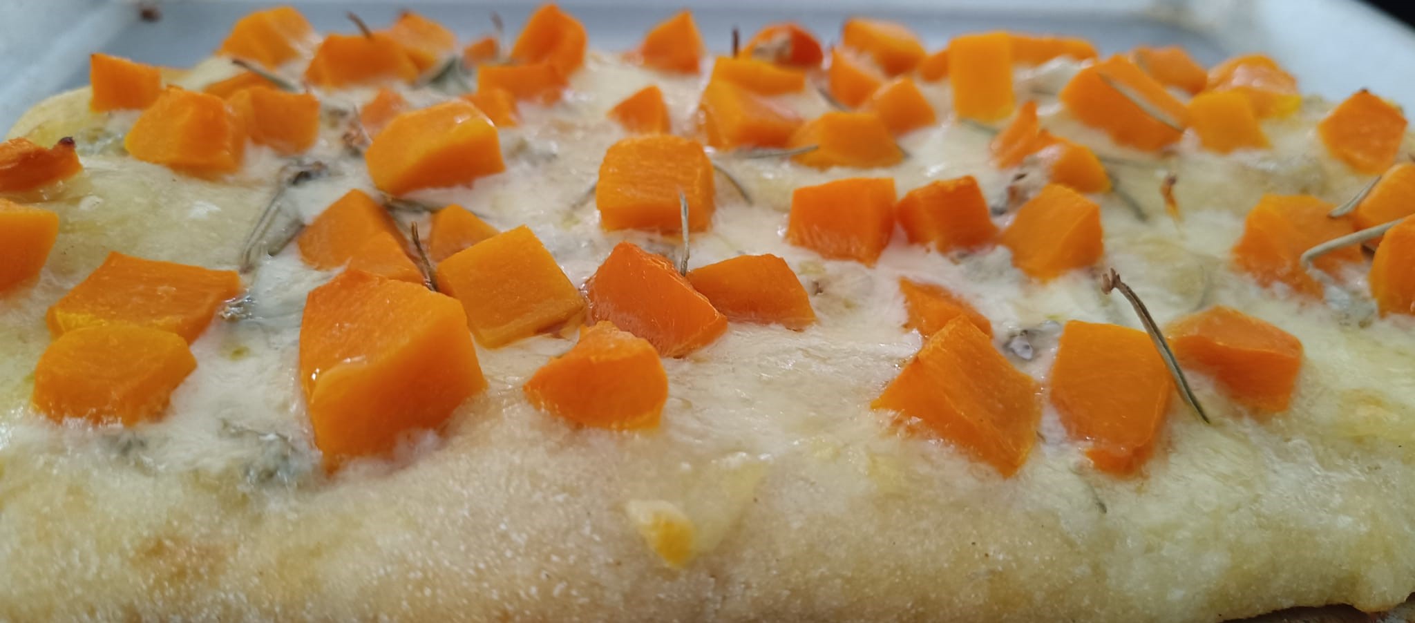 pinsa-zucca-e-gorgonzola-ricetta