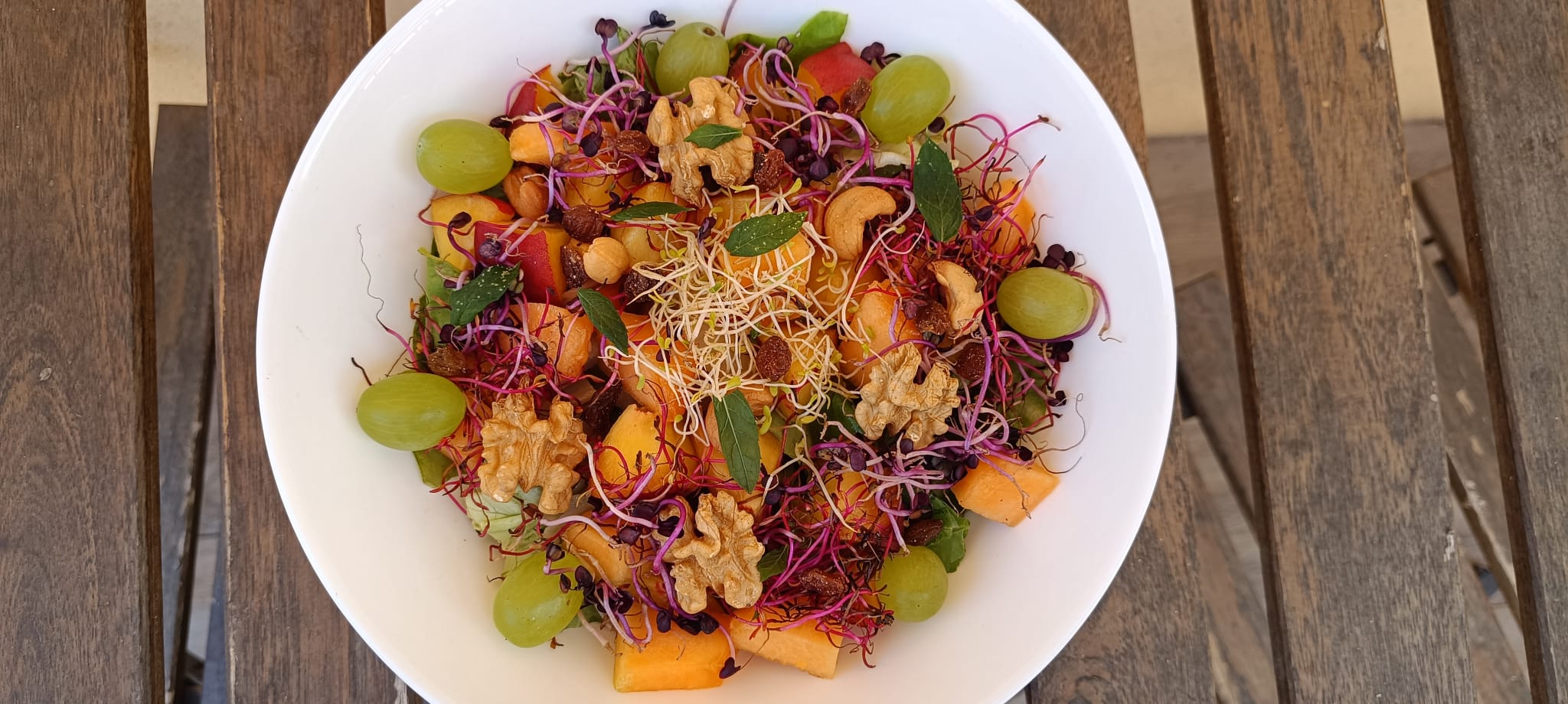 insalata-frutta-germogli